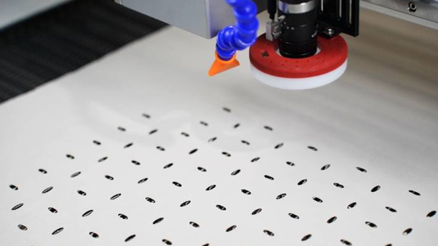 Лазерный удар по лазерной гольф-шляп